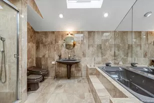154-70 Powells Cove Blvd, Whitestone, NY 11357 - Photo 25