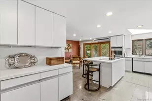 154-70 Powells Cove Blvd, Whitestone, NY 11357 - Photo 17