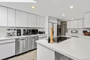 154-70 Powells Cove Blvd, Whitestone, NY 11357 - Photo 19