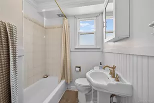 27 Spruce St, Islip, NY 11751 - Photo 11