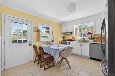 27 Spruce Street, Islip, NY 11751 - Photo 13