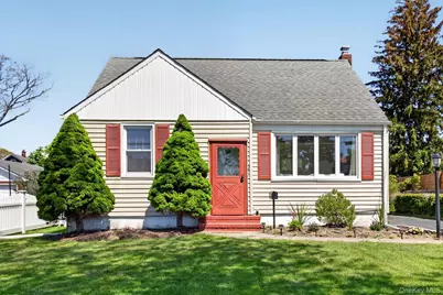 27 Spruce Street, Islip, NY 11751 - Photo 1