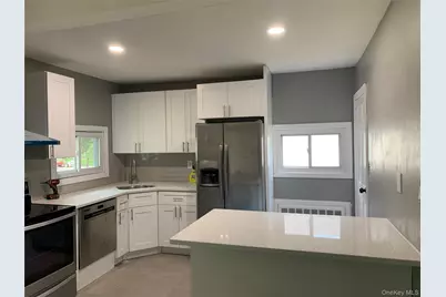 402 Leslie Lane, Uniondale, NY 11553 - Photo 3