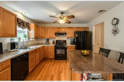 17 Verplanck Avenue, Hopewell Junction, NY 12533 - Photo 15
