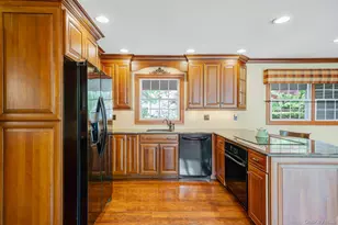 35 Pembrook Dr, Stony Brook, NY 11790 - Photo 9