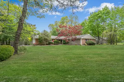 35 Pembrook Drive, Stony Brook, NY 11790 - Photo 3