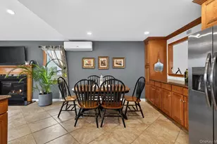 7 Greenbriar Ln, Hicksville, NY 11801 - Photo 9