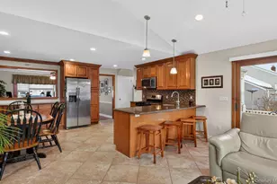 7 Greenbriar Ln, Hicksville, NY 11801 - Photo 13