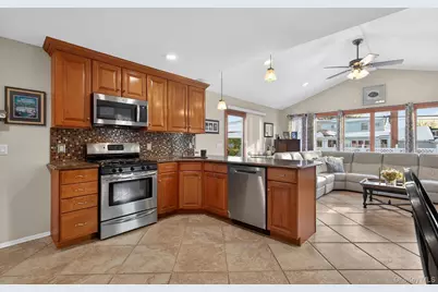 7 Greenbriar Lane, Hicksville, NY 11801 - Photo 11