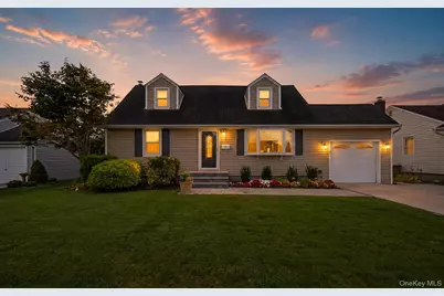 7 Greenbriar Lane, Hicksville, NY 11801 - Photo 1