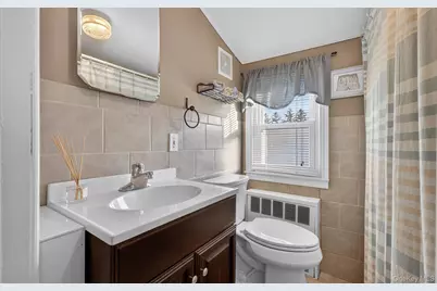 7 Greenbriar Lane, Hicksville, NY 11801 - Photo 31