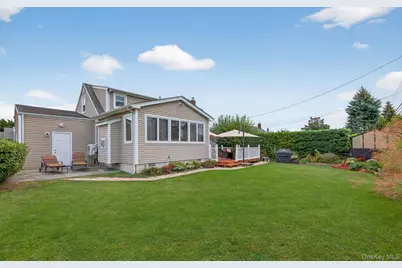 7 Greenbriar Lane, Hicksville, NY 11801 - Photo 33