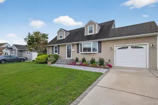 7 Greenbriar Ln, Hicksville, NY 11801 - Photo 3