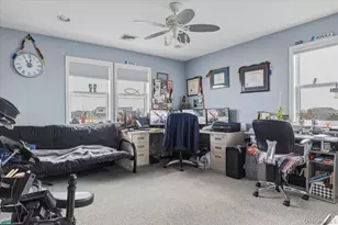 981 S 4th St, Lindenhurst, NY 11757 - Photo 31