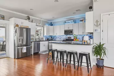 981 S 4th Street, Lindenhurst, NY 11757 - Photo 15