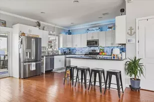 981 S 4th St, Lindenhurst, NY 11757 - Photo 15