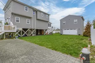 981 S 4th St, Lindenhurst, NY 11757 - Photo 37