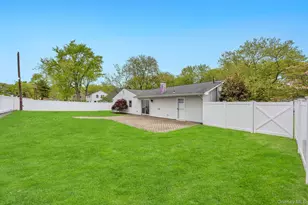 40 Twisting Dr, Lake Grove, NY 11755 - Photo 9