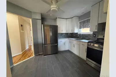 375 Cochran Place #2, Valley Stream, NY 11581 - Photo 5