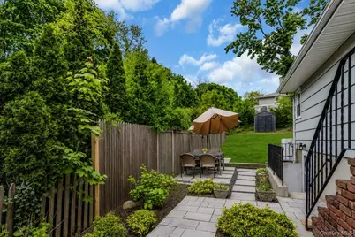10 Minetta Court, Huntington, NY 11743 - Photo 3