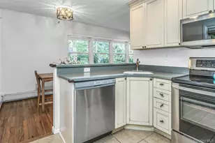 10 Minetta Ct, Huntington, NY 11743 - Photo 7