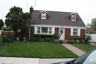 138 Manor Parkway, Uniondale, NY 11553 - Photo 1