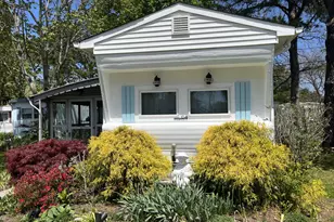 525 Riverleigh Ave, Riverhead, NY 11901 - Photo 11