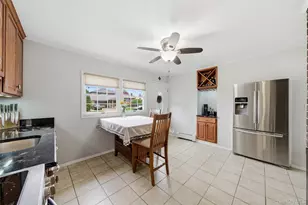 72 Walnut Ln, Hicksville, NY 11801 - Photo 3