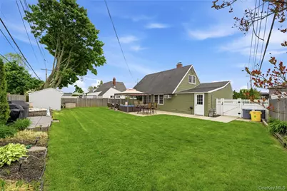 72 Walnut Lane, Hicksville, NY 11801 - Photo 23