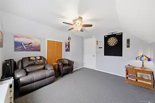72 Walnut Ln, Hicksville, NY 11801 - Photo 17