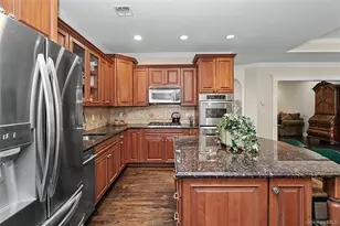 398 Altessa Blvd, Melville, NY 11747 - Photo 7