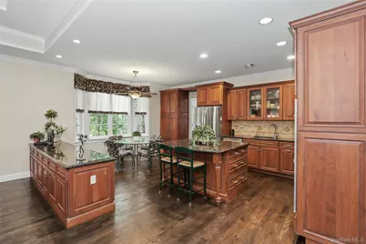 398 Altessa Boulevard, Melville, NY 11747 - Photo 5