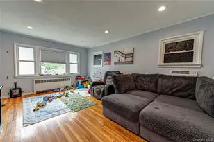 31 Locust St, Westbury, NY 11590 - Photo 3