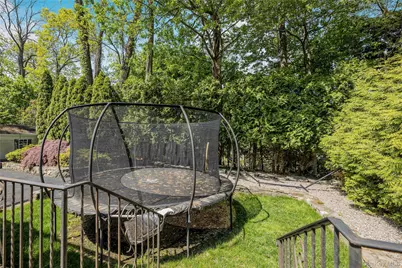 32 Chaucer Street, Hartsdale, NY 10530 - Photo 29