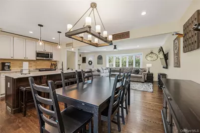 32 Chaucer Street, Hartsdale, NY 10530 - Photo 3
