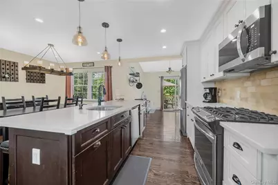 32 Chaucer Street, Hartsdale, NY 10530 - Photo 19