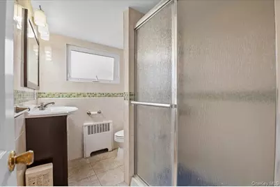 916 Lawrence Court, Woodmere, NY 11581 - Photo 29