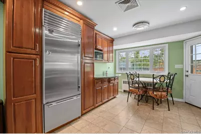 916 Lawrence Court, Woodmere, NY 11581 - Photo 7