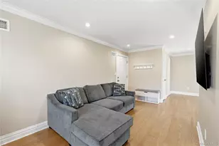 48 Iroquois St E, Massapequa, NY 11758 - Photo 19