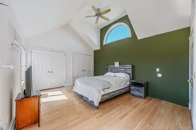 810 Anthony Drive, Lindenhurst, NY 11757 - Photo 19