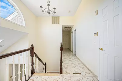 810 Anthony Drive, Lindenhurst, NY 11757 - Photo 17