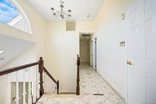 810 Anthony Dr, Lindenhurst, NY 11757 - Photo 17