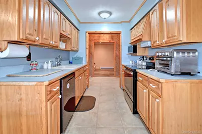 395 8th Street, Bohemia, NY 11716 - Photo 5