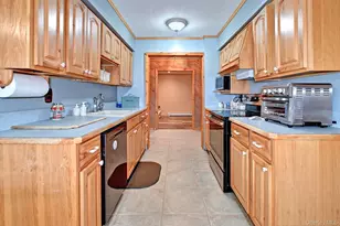 395 8th St, Bohemia, NY 11716 - Photo 5