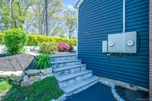 42 Oceanview Ave, Farmingville, NY 11738 - Photo 9