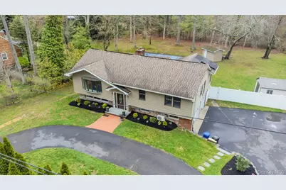 451 Gibbs Pond Road, Nesconset, NY 11767 - Photo 5