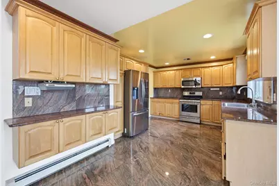 16 6th Avenue, New Hyde Park, NY 11040 - Photo 9