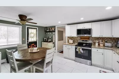 31 Peak Street, Ronkonkoma, NY 11779 - Photo 15