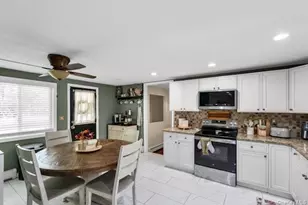 31 Peak St, Ronkonkoma, NY 11779 - Photo 15