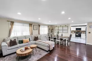 31 Peak St, Ronkonkoma, NY 11779 - Photo 5